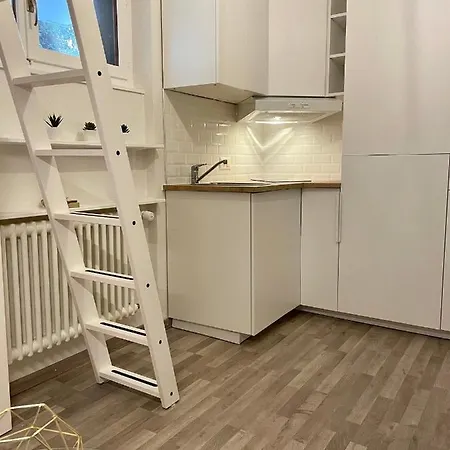 Bijou Refurbished Studio